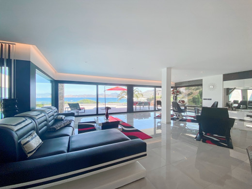 Luxury villa with impressive sea views on the first line in Llançà