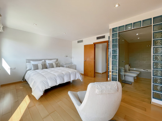 Luxuswohnung in Figueres mit 2 Parkplätzen und Abstellraum