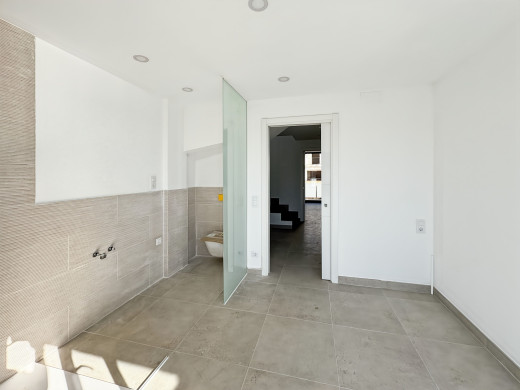 Casa con amarre privado, obra nueva, en Empuriabrava