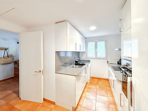 Casa con garaje en venta en Cadaqués, vista al mar y cerca de la playa