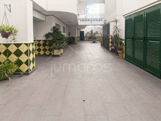 Canal view flat with terrace in Empuriabrava