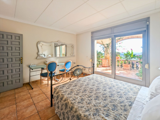 Propiedad con encanto en Pau: 9500 m², piscina, naturaleza y vistas