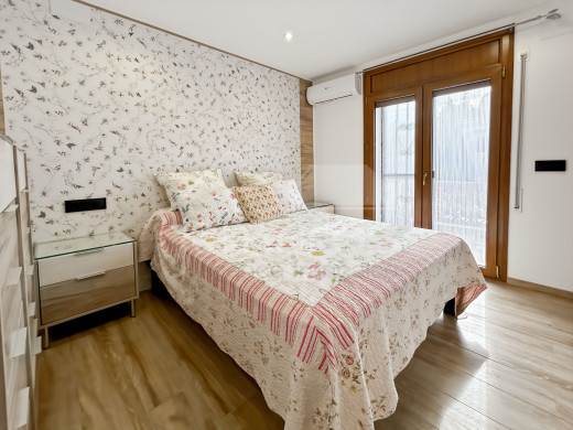 Casa renovada con terraza, piscina y garaje