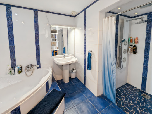 House in Roses-Canyelles, 180° panoramic sea view with swimming pool and private garage