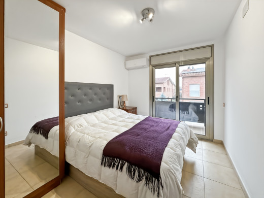 Haus mit 4 Schlafzimmern und Garage in Vic zu verkaufen
