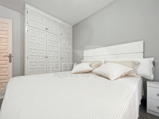 Apartment with sea view, tourist license, and parking in Roses