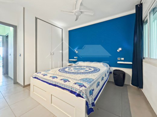 Seafront apartment with a tourist licence in Roses