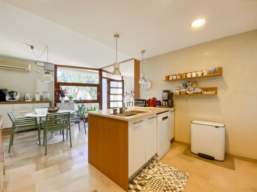 Maison avec grand jardin et loft indépendant au coeur du village