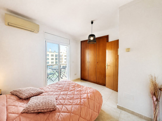 Casa con amarre privado de 12 x 4,6 m en Empuriabrava, con licencia turística