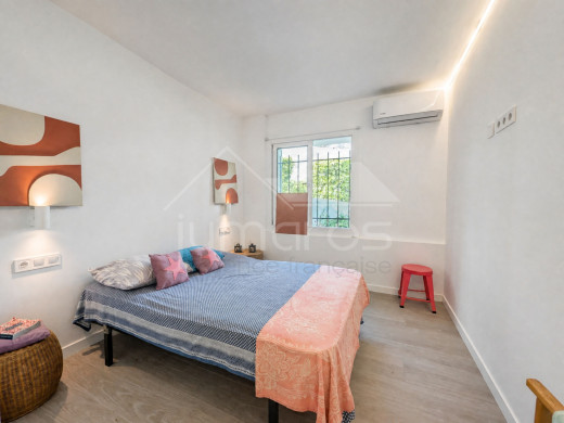 Appartement rénové avec une grande terrasse près de la plage à Llançà