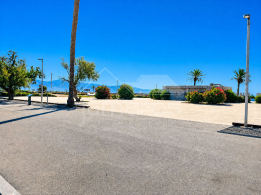 Renovated flat with mooring in Empuriabrava