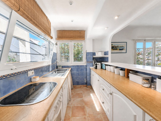 Maison avec vue mer, 6 chambres et 2 garages à Canyelles
