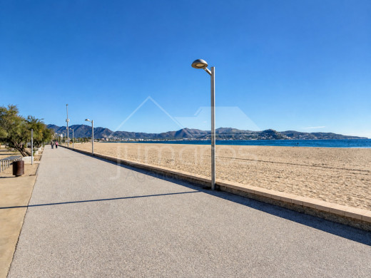 Appartement avec licence touristique en première ligne de mer
