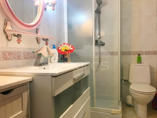 3 chambres, piscine privée, garage fermé et 2 places parking