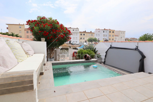 Maison 3 chambres, avec amarre, garage et parking