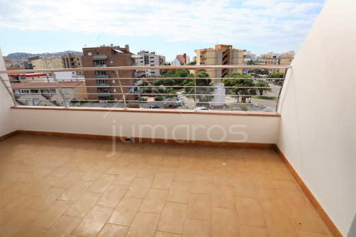 Appartement vue canal avec piscine à 500 m de la mer