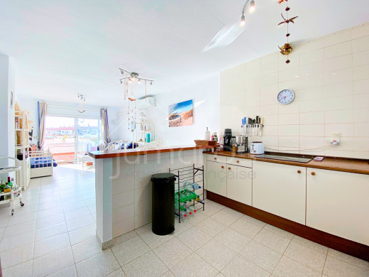 Appartement avec de belles vues, grande terrasse et parking à Empuriabrava