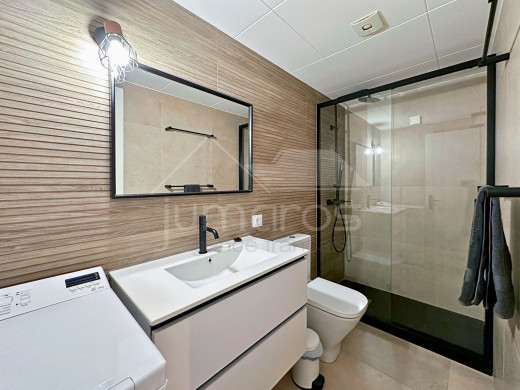 Appartement moderne avec vue sur le canal et grande terrasse