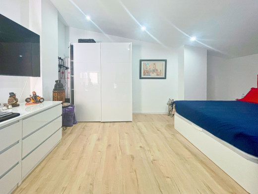 Immeuble avec appartement et restaurant en vente à Roses