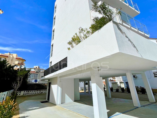 Neue Wohnung, 400m vom Strand entfernt in Roses