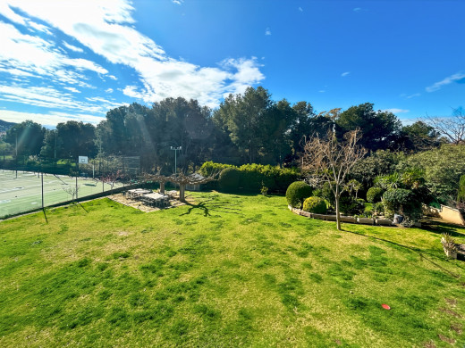 Ensemble immobilier à Roses, proche plage, avec licence touristique