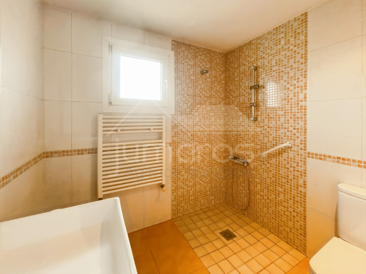 Penthouse avec grande terrasse et vue, à Figueres