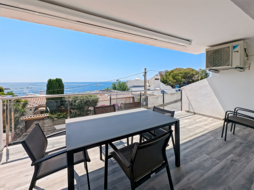 Wohnung, 250 m vom Strand von Canyelles entfernt, mit Privatparkplatz