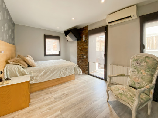 Maison rénovée avec garage et licence touristique dans le centre de Roses