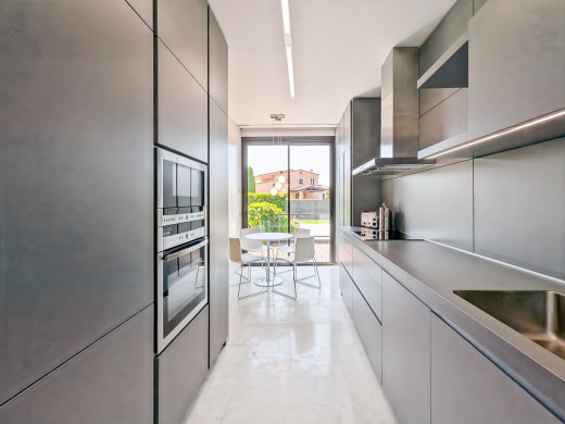Villa with golf views in Peralada, swimming pool and lift