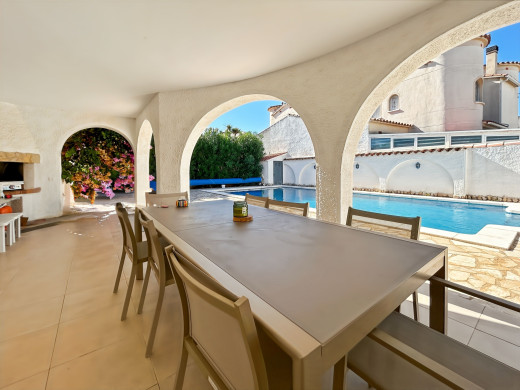 Casa, 4 dormitorios con piscina y garaje