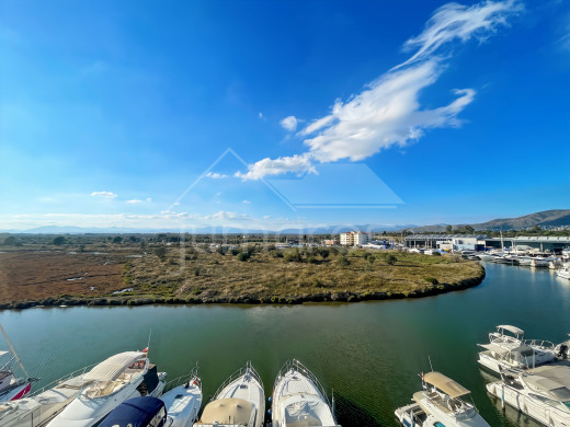 Appartement au canal avec piscine et parking privé à Roses