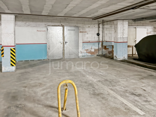 Piso + aparcamiento + trastero, a 50 m de la playa y con licencia turística