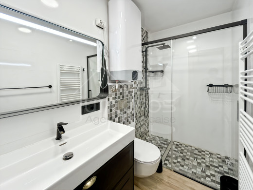 Casa renovada con terraza, piscina y garaje