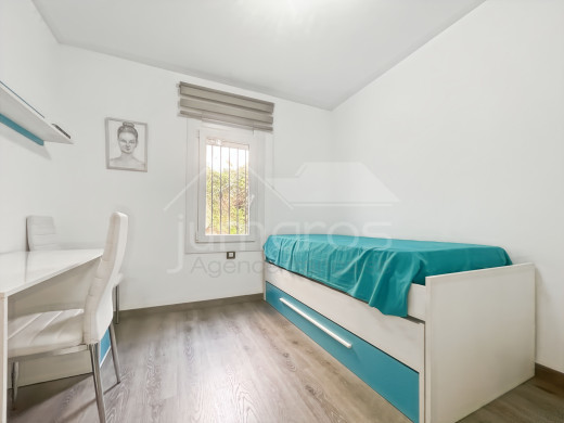 Apartment with sea view, tourist license, and parking in Roses
