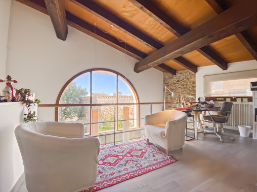 Maison avec grand jardin et loft indépendant au coeur du village