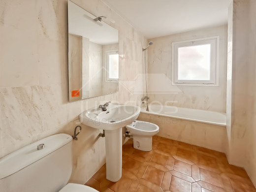 Grand appartement à Gran Reserva, à 300m de la plage, parking privé