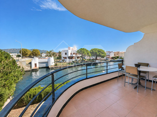 Appartement 2 chambres, vue canal, parking en sous sol
