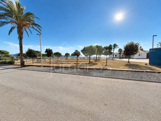 Appartement avec licence touristique en première ligne de mer