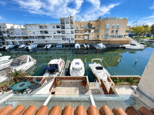 Maison avec amarre 8 x 4m et garage à Empuriabrava