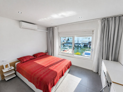 Maison rénovée avec prestations haut de gamme et amarre privée à Santa Margarita