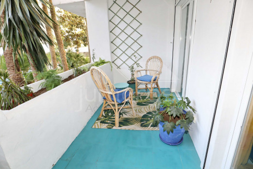 Appartement 2 chambres, terrasse et piscine