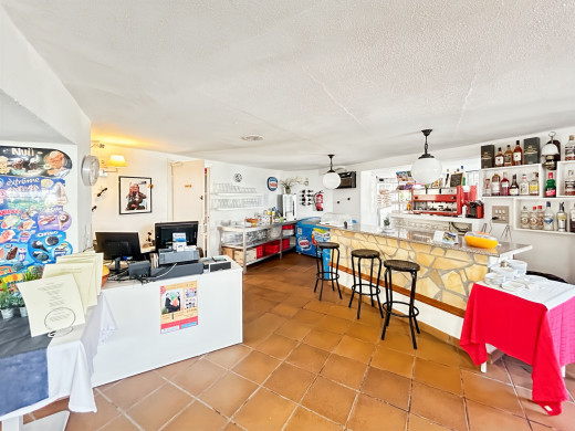 Immeuble avec licence touristique + restaurant à Llançà, Costa Brava