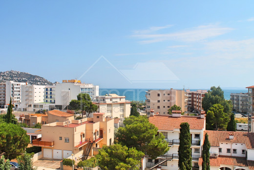 Apartamento vistas mar y montaña cerca de la playa con parking