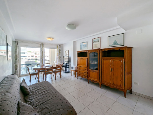 3 apartment building with garage and 20 m mooring in Empuriabrava