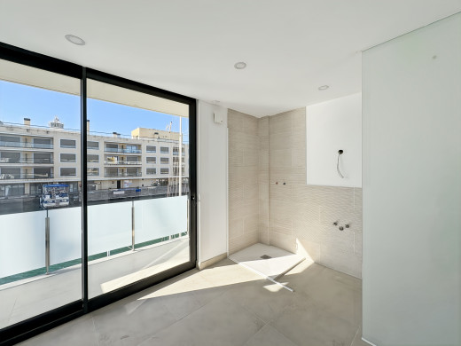 Casa con amarre privado, obra nueva, en Empuriabrava