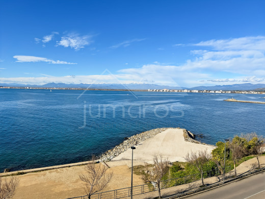 Appartement en première ligne de mer à Roses