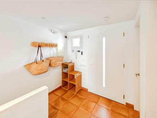 Casa con garaje en venta en Cadaqués, vista al mar y cerca de la playa