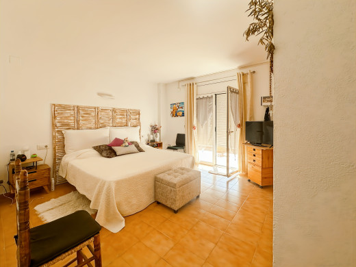 Maison à 100 m de la plage de Riells, avec jardin et terrasses