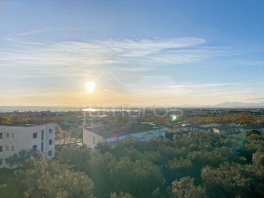Appartement rénové avec terrasse et vue dégagée à Mas Oliva, Roses