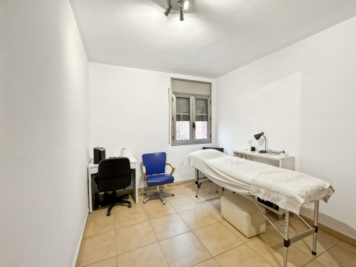 Haus mit 4 Schlafzimmern und Garage in Vic zu verkaufen